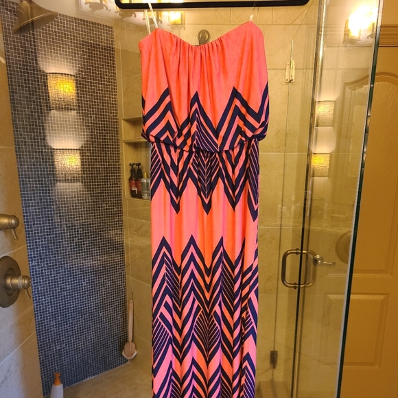 Pink and navy strapless chevron dress - Picture 1 of 3